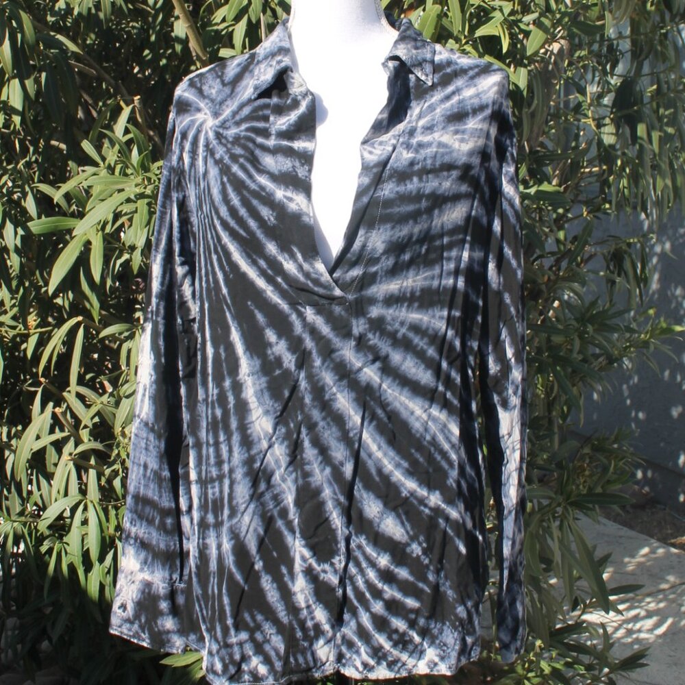 RED 23 Dark Blue Tie Dye Blouse Woman Size Small Collared Long Sleeve V-Neck
